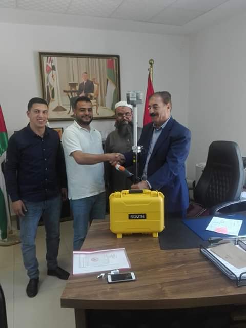 تزويد بلدية الطفيلة بجهاز مساحة ذو مواصفات عالية.