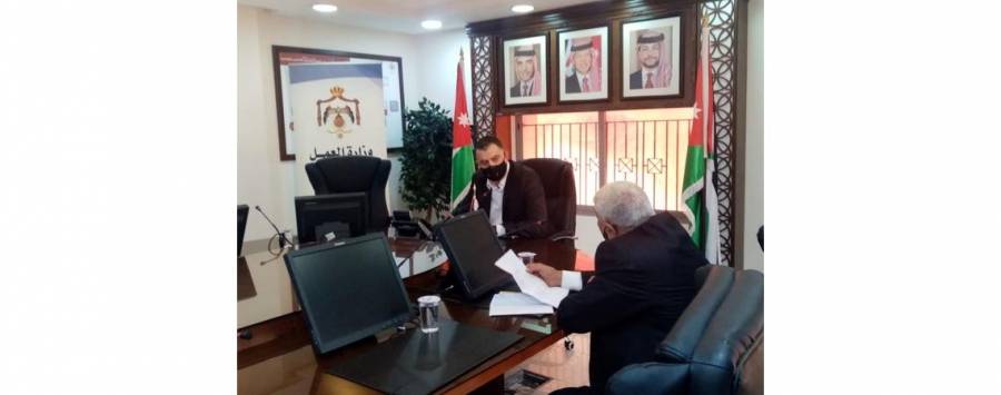 وزير العمل: السماح للعامل الوافد بمهنة زراعي بالانتقال إلى نتافات الدواجن