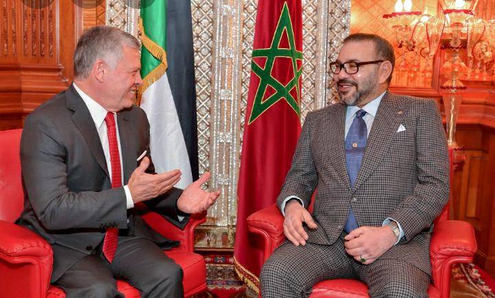 الملك يطمئن هاتفياً على صحة العاهل المغربي