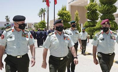 جلالة الملك يخرّج المشاركين بدورة الدفاع الوطني وطلبة ماجستير استراتيجيات في مواجهة التطرف والإرهاب