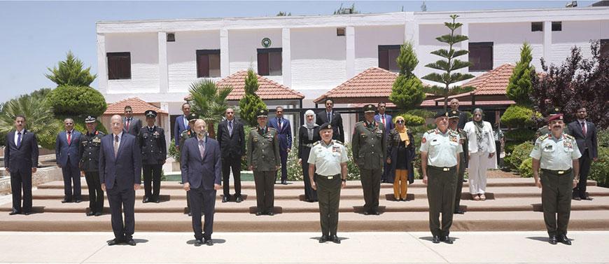 King attends Royal Jordanian National Defence College graduation ceremony