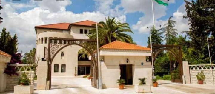 الحكومة توضح قرار نقل أحد الدكاترة من جامعة الطفيلة للجامعة الاردنية