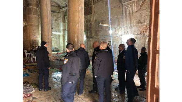 الاوقاف تستنكر إقتحام شرطة الاحتلال مصلى باب الرحمة بالمسجد الأقصى بـأحذيتهم