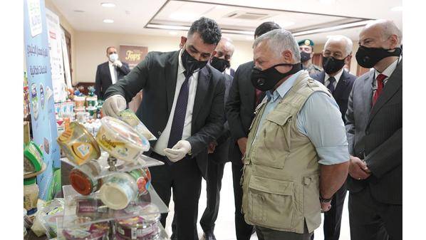 الملك يشيد بالصناعات المحلية ويدعو إلى زيادة إنتاجها وفتح أسواق جديدة للتصدير