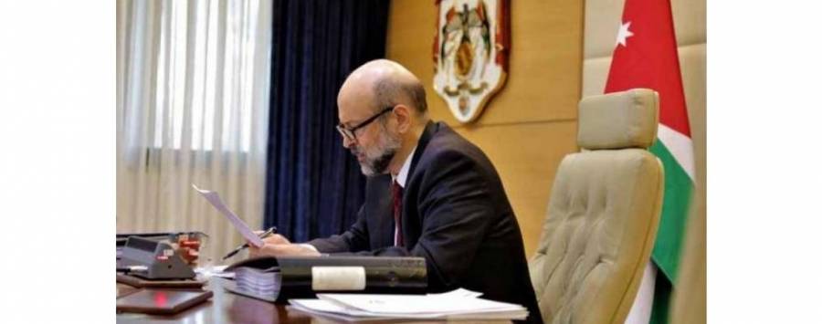 الرزاز يعمم على الوزراء عدم استخدام مركبات الدفع الرباعي