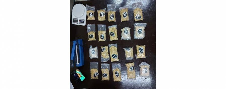 ضبط ٤٠٠ الف حبة مخدرة بحوزة شخصين خططا لتهريبها خارج المملكة