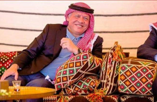 شاعر قبيلة بني صخر يكتب يد بيد معك يا جلالة الملك كلنا فداك وفدى الوطن