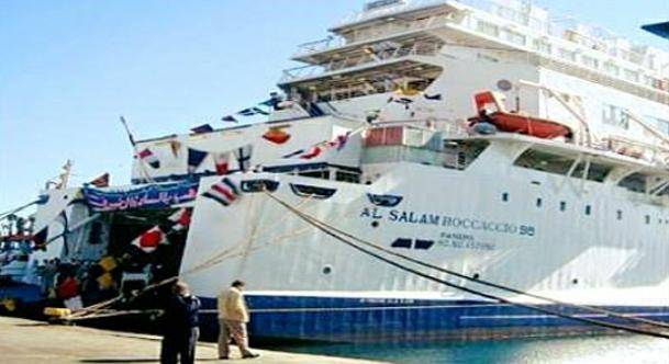 العمل تساعد مجموعة من العمالة المصرية وتمكنهم من الالتحاق بموعد مغادرة العبارة المتجهة لمصر