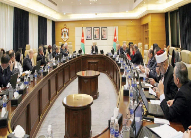 “خلوة” الحكومة .. ملفات عالقة وسلسلة حزم تحفیزیة قابلة للتنفیذ