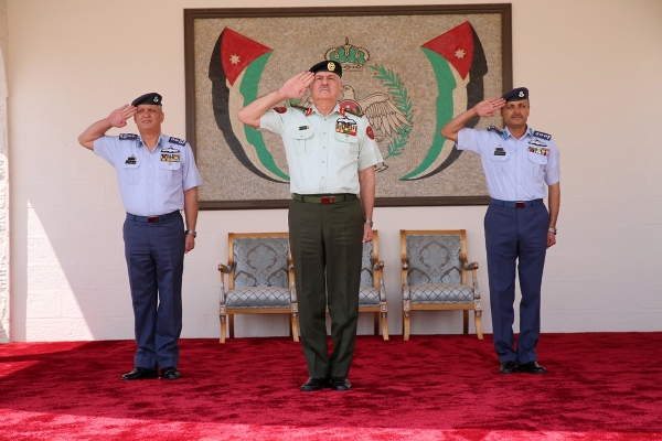 مندوباً عن جلالة الملك رئيس هيئة الأركان المشتركة يرعى حفل تخريج دورة مرشحي الطيران49