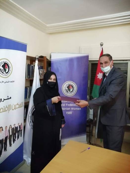 توقيع اتفاقية تشغيل مطبخ مركزي للاتحاد النسائي الاردني ...صور