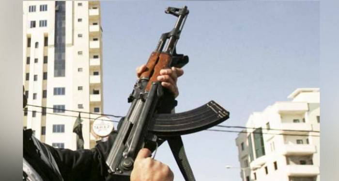 خارج عن القانون يطلق النار ويصيب طفلين في المفرق