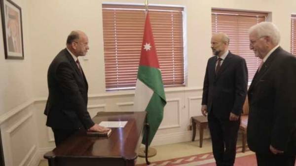 الصرايرة يؤدي اليمين القانونية امام رئيس الوزراء