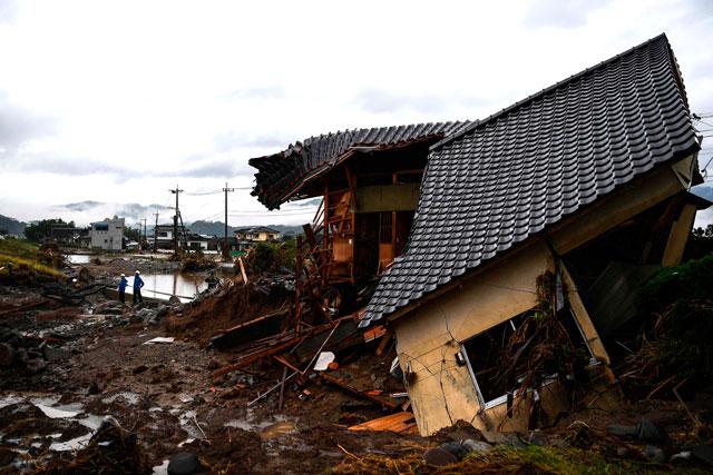 52 dead in Japan floods as more troops join rescue