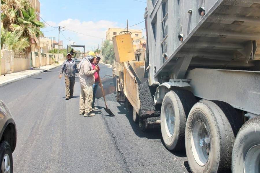 بلدية المفرق تتسلم عدة مشاريع.. صور