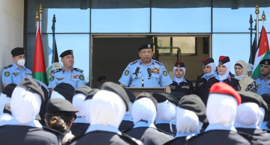 مدير الأمن العام يزور إدارة مكافحة المخدرات والشرطة النسائية .