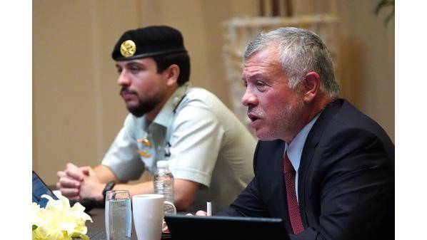 الملك يجتمع مع رئيسي وأعضاء لجنتي الشؤون الخارجية والدفاع في العموم البريطاني