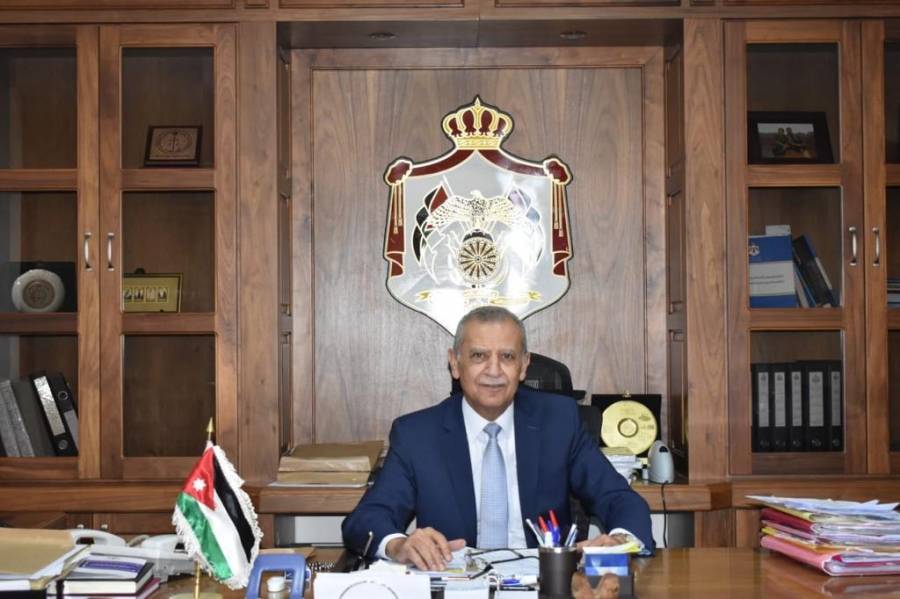 عاجل : رئيس النيابة العامة يُحيل نفسه للتقاعد .. وثيقة