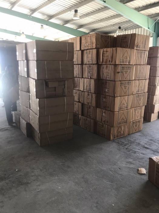 الجمارك الأردنية تحبط تهريب كميات كبيرة من الأحذية... صور