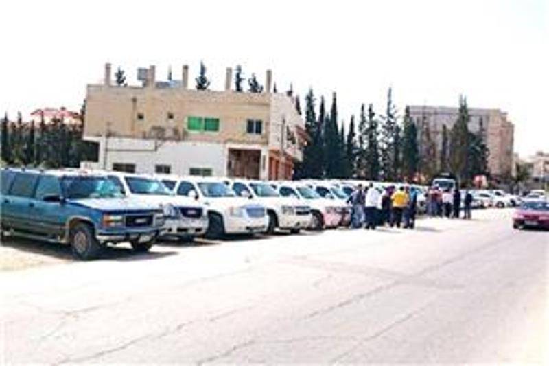 سائقو السفريات الخارجية يعتصمون في الرمثا