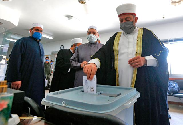 Syrians vote for new parliament amid war, economic turmoil
