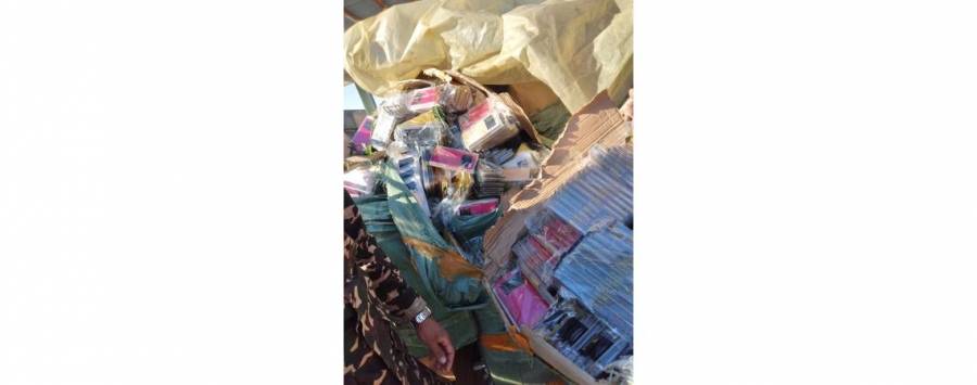 الجمارك تحبط تهريب سيارة محملة باكسسورات اجهزة خلوية