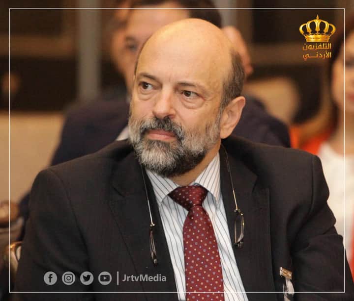 عاجل.. رئيس الوزراء يوعز بإعفاء سائقي الشاحنات القادمين عبر حدود جابر والعمري من تكاليف فحص كورونا