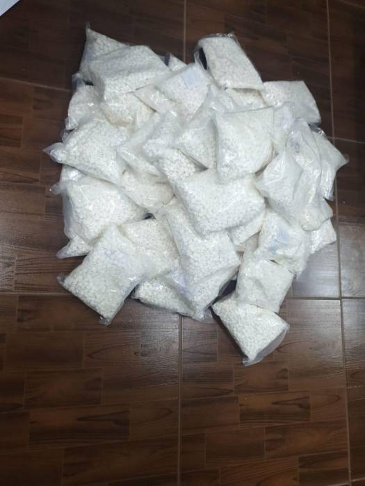 ضبط ثلاثة اشخاص تورطوا بمحاولة تهريب ١٠٠ الف حبة مخدرة لإحدى دول الجوار .