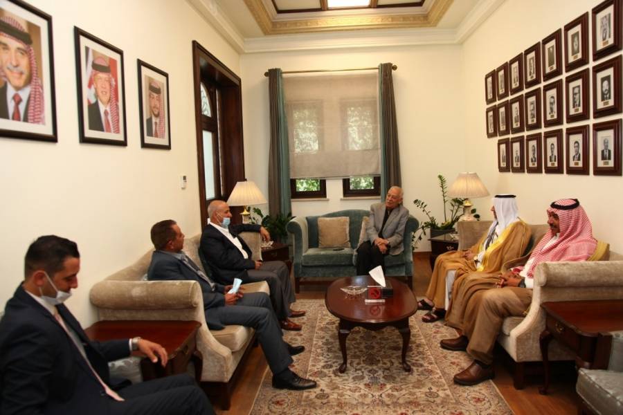 العيسوي يلتقي عدد من الوفود في الديوان الملكي...صور