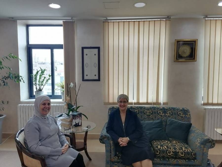 وزيرة التنمية الاجتماعية تستقبل السفيرة  الكندية في عمان