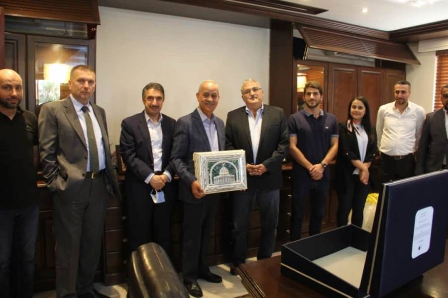 شركة الفيحاء للمواد الهندسية تكرم رئيس غرفتي صناعة الاردن وعمان