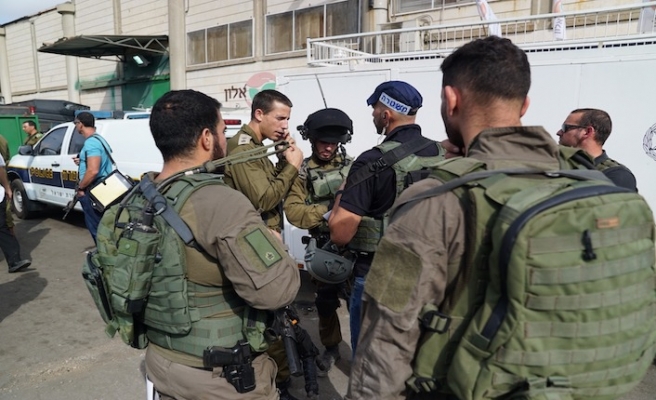 Israeli forces arrest 10 Palestinians in West Bank