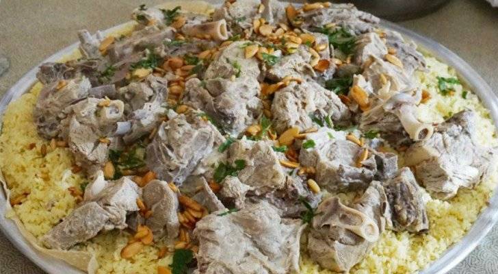 تسمم 5 اشخاص من عائلة واحدة اثر تناولهم منسف