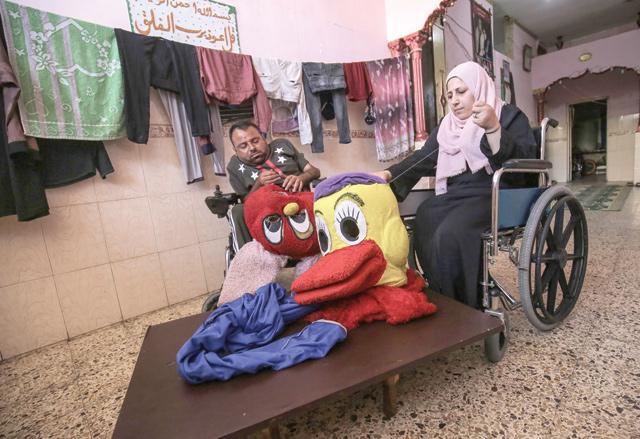 Disabled Gaza couple make dolls to give their children decent life