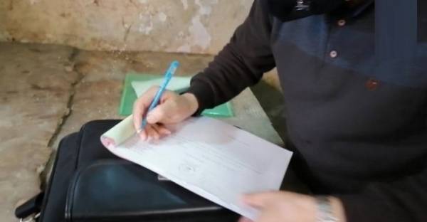 إتلاف 5 أطنان من المواد الغذائية وإنذار 280 منشأة وإيقاف 23 محلا في إربد