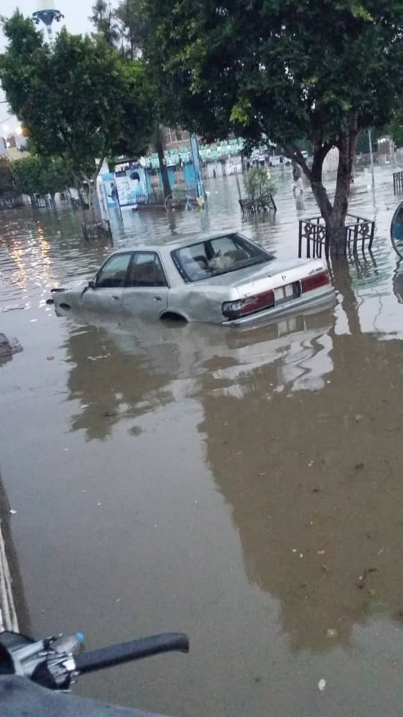 شاهد كيف أصبحت صنعاء بعد أن أغرقتها سيول جارفة...فيديو