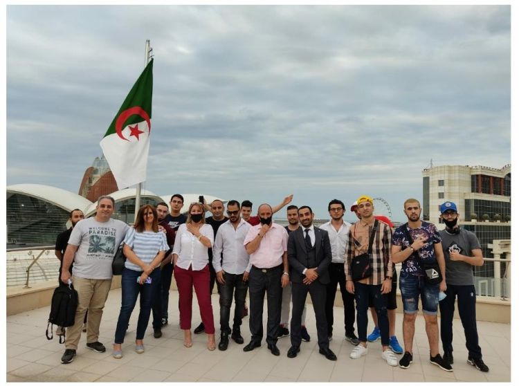 مغادرة المواطنين الجزائريين العالقين في العاصمة الأذربيجانية باكو بمتابعة من السفيرة الجزائرية