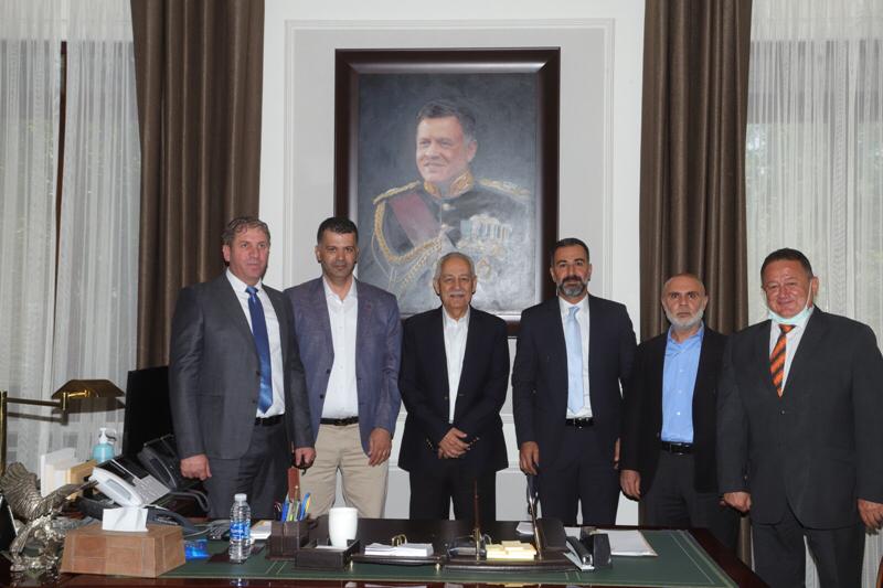 العيسوي يلتقي عدداً من الوفود الرسمية والشعبية والرياضة... صور