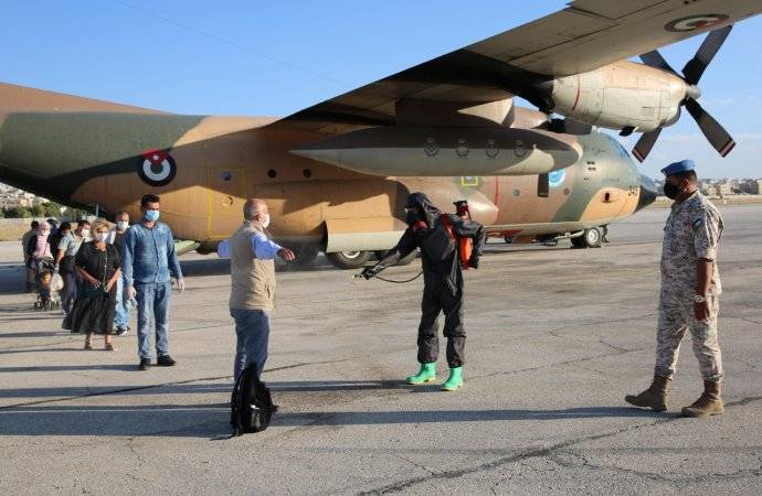 وصول 80 أردنياً من لبنان إلى مطار ماركا العسكري( صور)