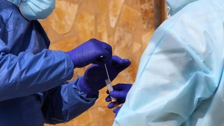 سحب 450 عينة من مخالطي مصابي اربد