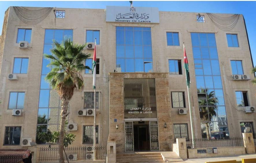 وزير العمل يعلن عن قائمة القطاعات والأنشطة الاقتصادية الأكثر تضررا من آثار جائحة كورونا لشهر آب