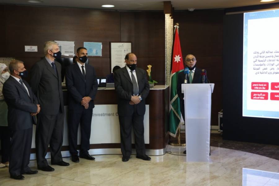 وزير الداخلية يطلق خدمات الكترونية من هيئة الإستثمار... صور