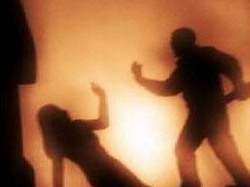 مقتل سيدة طعنا واصابة ابنها بجروح خطرة في السلط