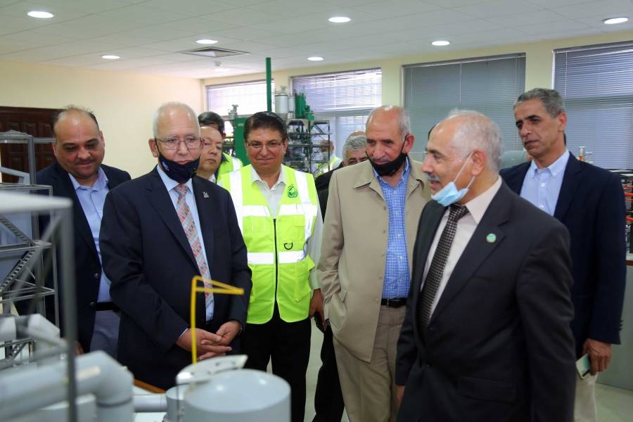 اشهار برنامج لتدريب المهندسين في شركة مناجم الفوسفات... صور