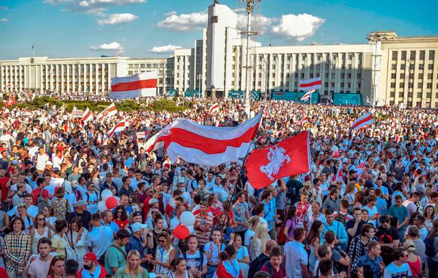 Belarus protesters hold rally as Lukashenko vows to stay on