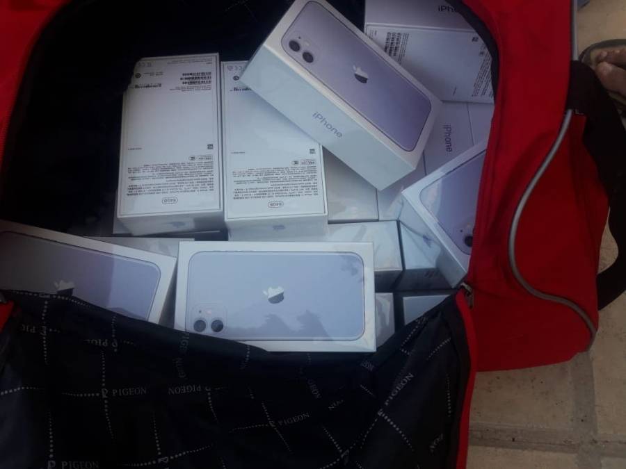 الجمارك الأردنية تضبط(١٠٨) جهاز ايفون... صور