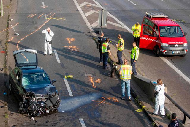 Suspected terrorist attacker causes Berlin motorway crashes