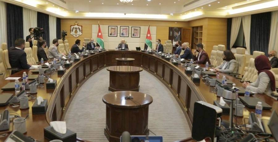 الرزاز يلتقي مجموعة من الشباب مطوري تطبيق أمان..