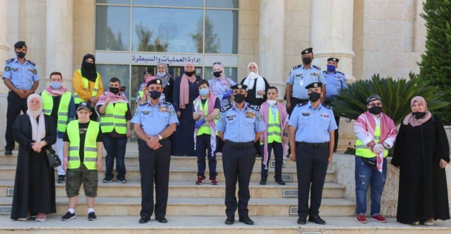 اعضاء مجموعة مبادرة (متلازمة داون معنا حياتنا لها معنى ) تزور مديرية الامن العام