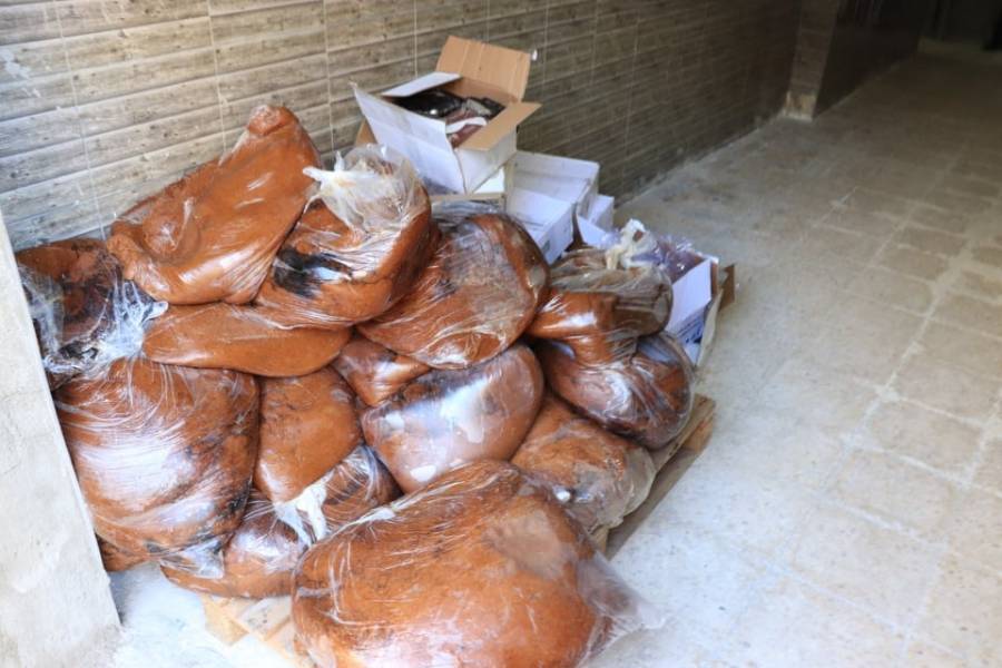 اغلاق مصنع للتمور في مدينة سحاب... صور